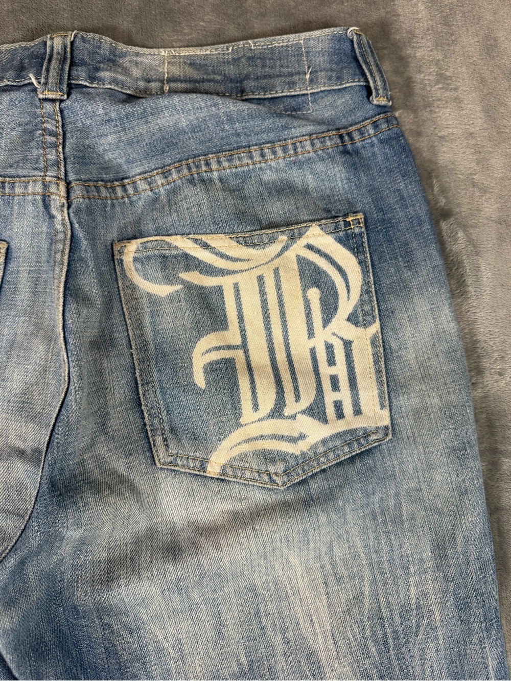 Men's Distressed Blue Ripped Jeans - Picture 8 of 9